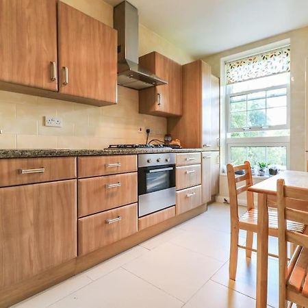 Spacious 4 Bed Flat Near London 02 Arena Greenwich Exterior photo