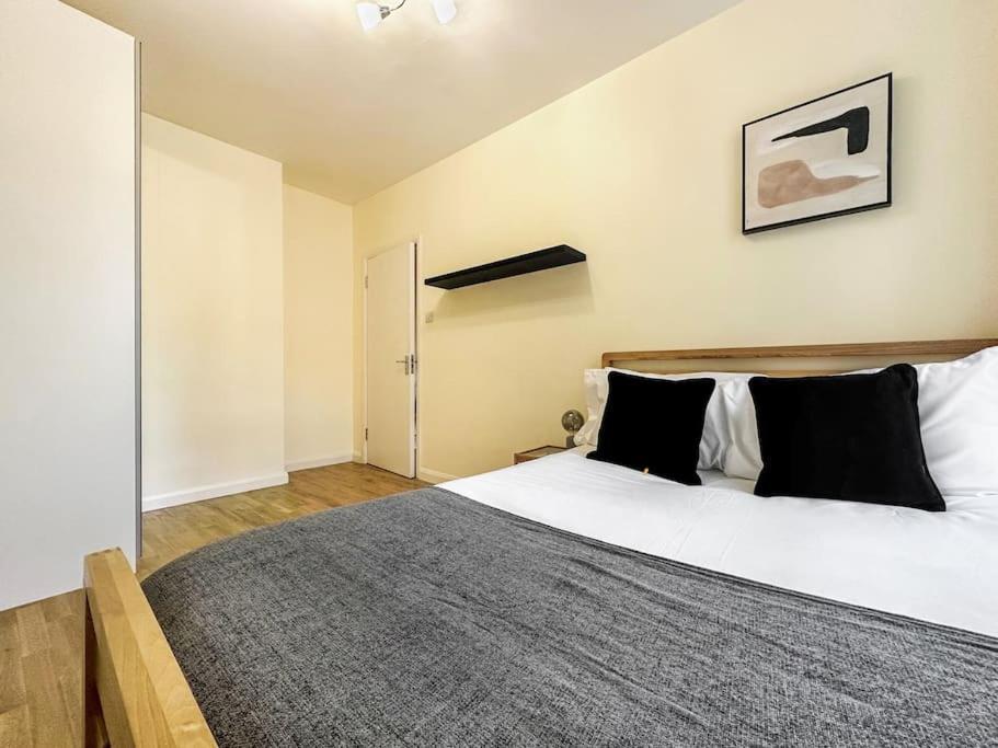 Spacious 4 Bed Flat Near London 02 Arena Greenwich Exterior photo